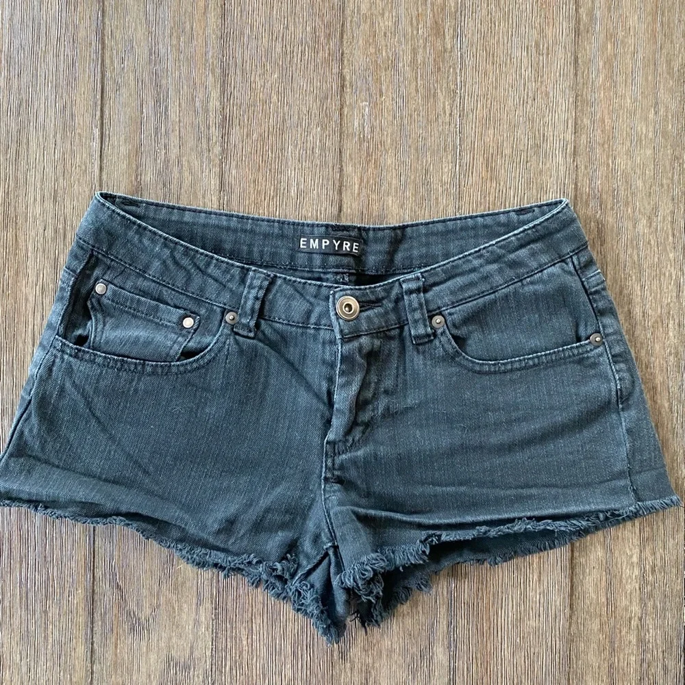 Empyre Shorts - Picture 3 of 7